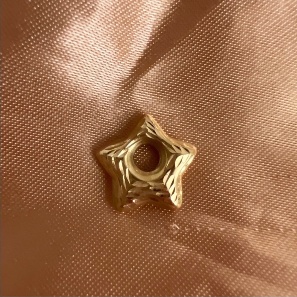 SOLID 14KT GOLD Textured Star Charm - Picture 5 of 13